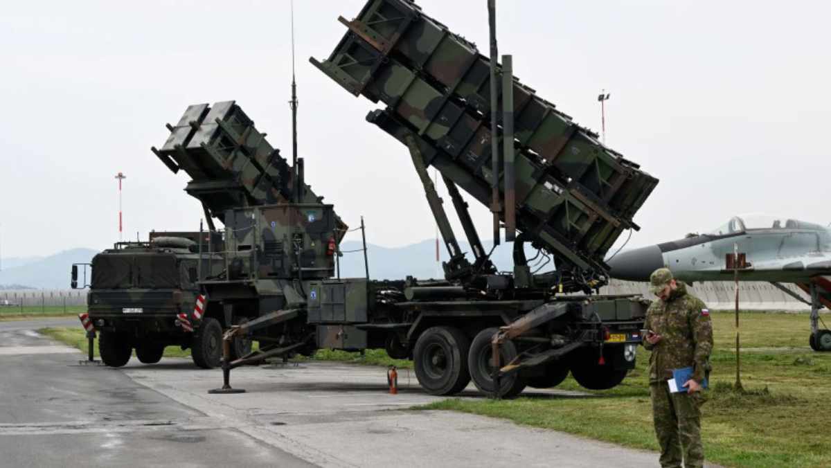 Estados Unidos acordó vender a Ucrania equipamiento militar urgente para reparar y mejorar sus sistemas de misiles. Foto: AFP