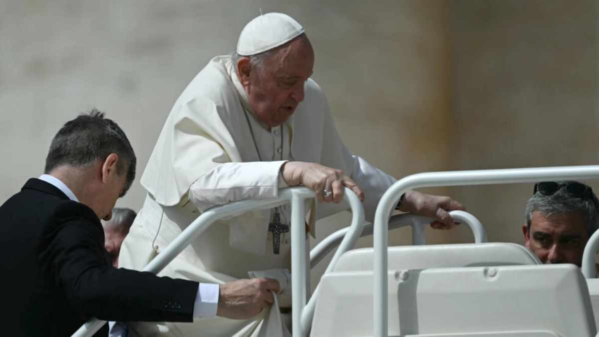 El papa Francisco denunció las torturas a los prisioneros de guerra, “una cosa horrible e inhumana”. Foto: AFP