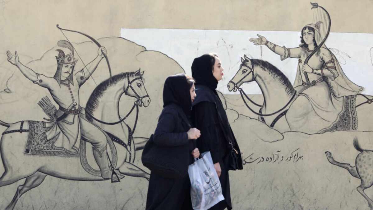 La ONU manifestó su preocupación sobre el despliegue de las autoridades en Irán para rastrear y castigar a las mujeres que se niegan a llevar el velo. Foto: AFP